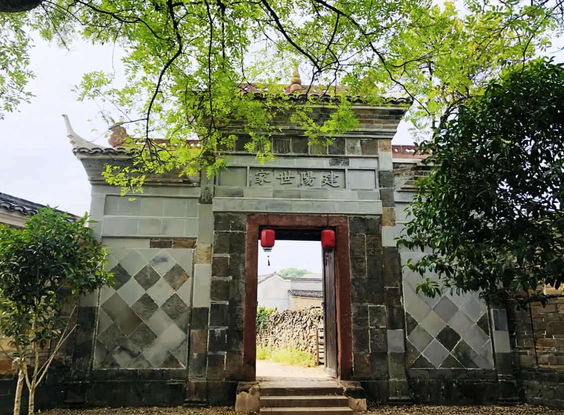 一个极具历史文化底蕴的古村,这个古村风景一绝