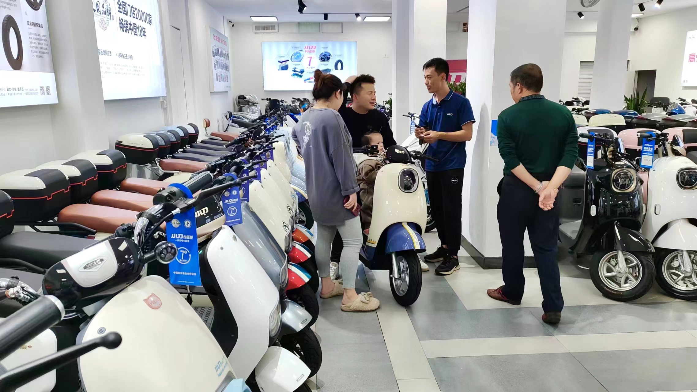 去实体店购买电动车注意哪些,买女士电动车需要注意什么