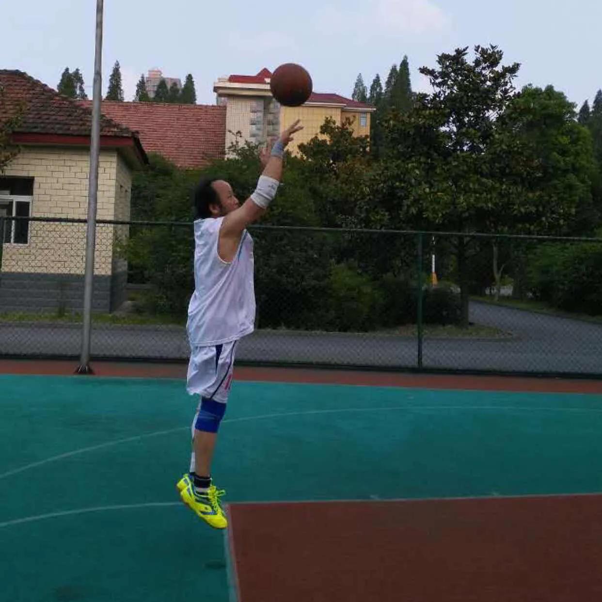 武汉军区曾经有一支“校级军官”组成的篮球队