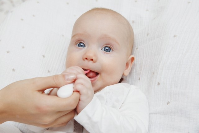 新生儿14天拉便便有绿色什么原因,11个月宝宝拉绿色便便是什么原因