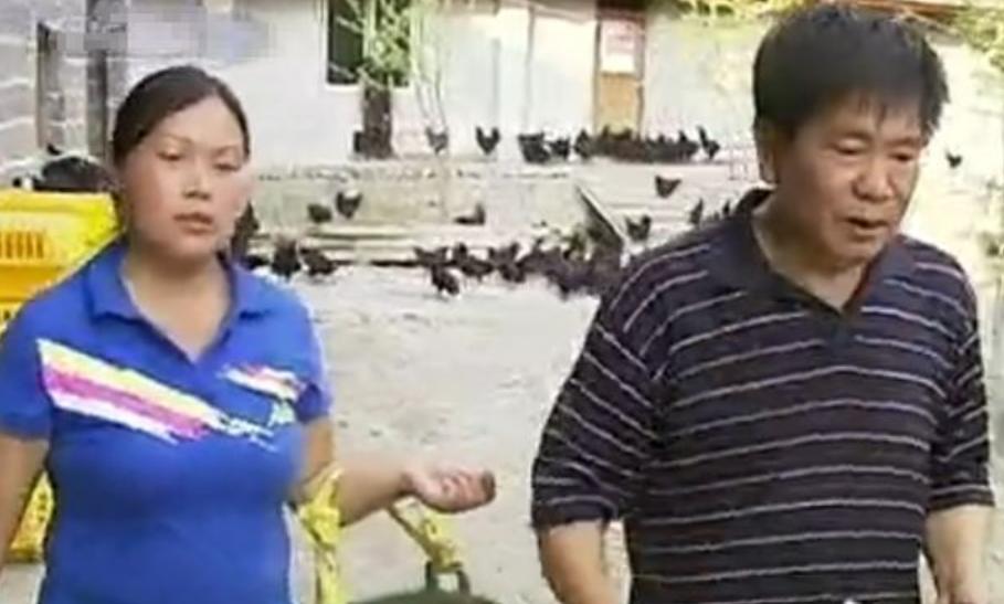 四川富翁刘文均：百万家产给前妻自己住进深山，养黑鸡年入400万