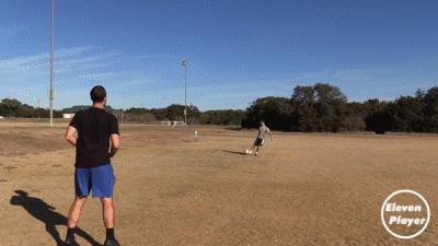 足球一脚解围高球技巧,足球一开始练什么