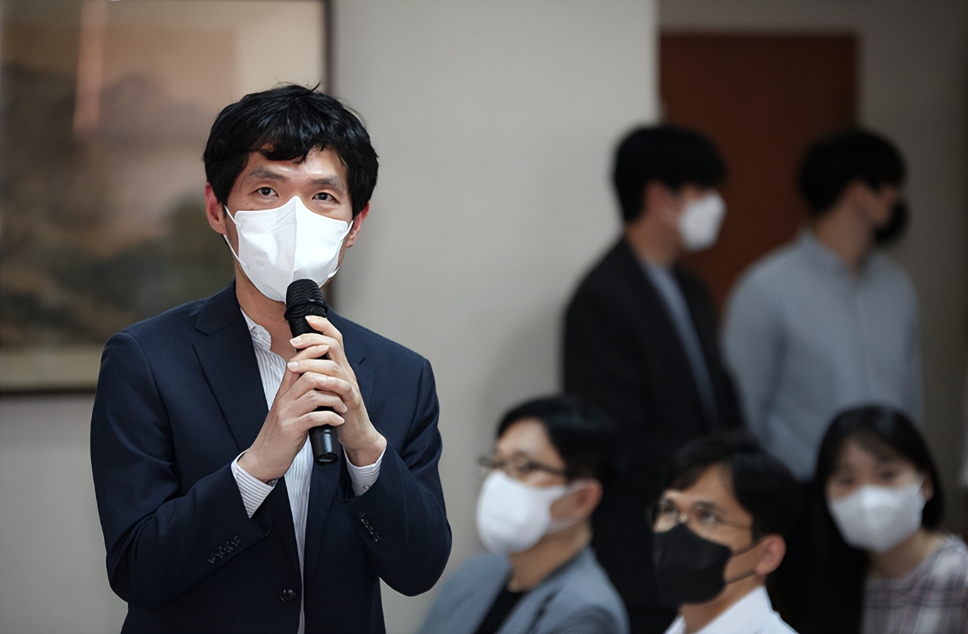 韩国第十六回男女打擂绅士队从爷爷变成大叔淑女队金恩持搭末班车