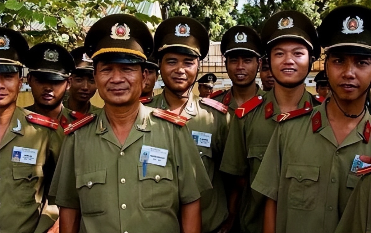 越南*队军**变*火军**商，女军官背LV包炫富，坍塌式腐败成世界之首