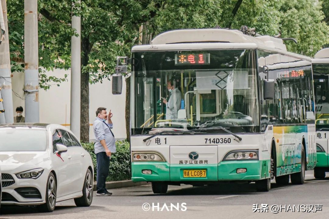 我问了每个人一个问题：你是水果湖毕业的吗？