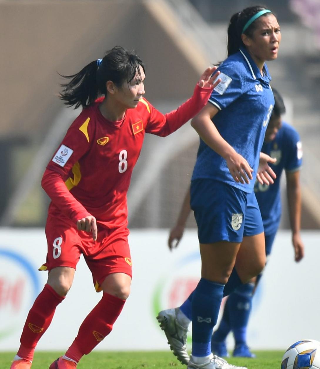 国足2-0越南上演巴萨传递,0-2国足再遭打击越南中路推射破门