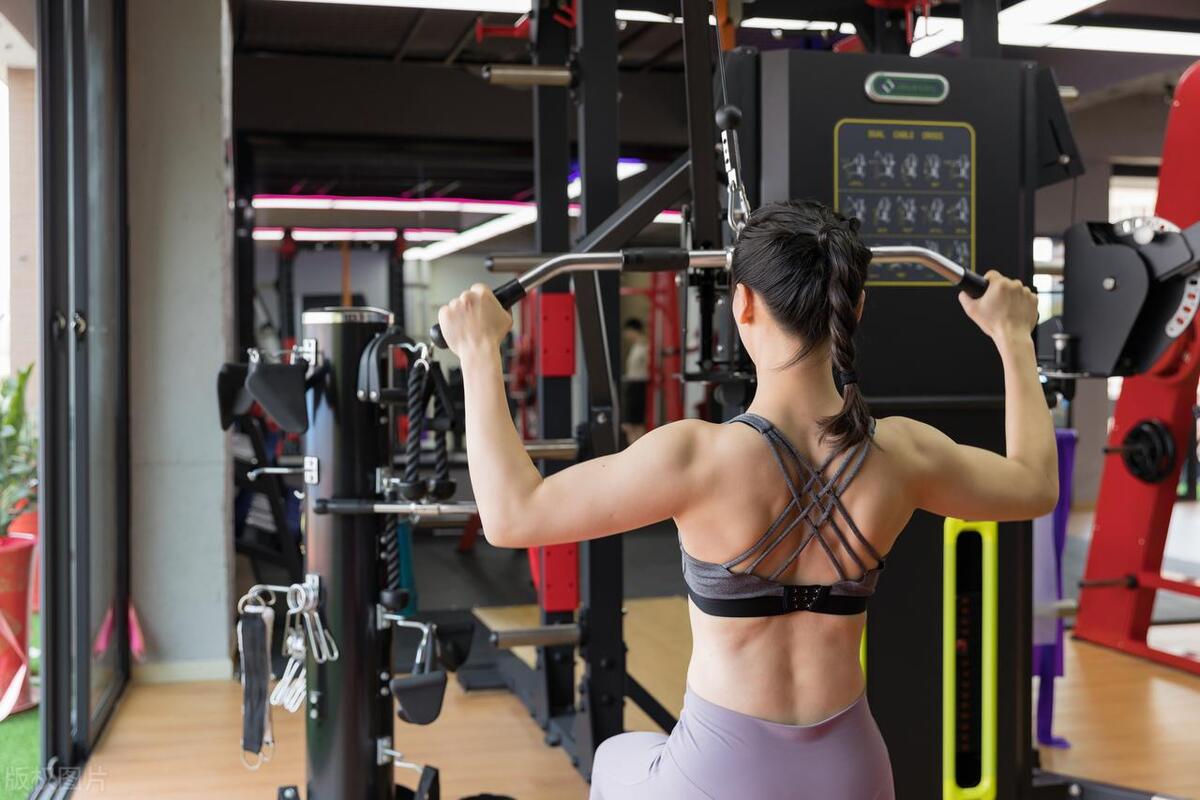 胸部过大可以做手术吗,胸部太大去医院检查什么