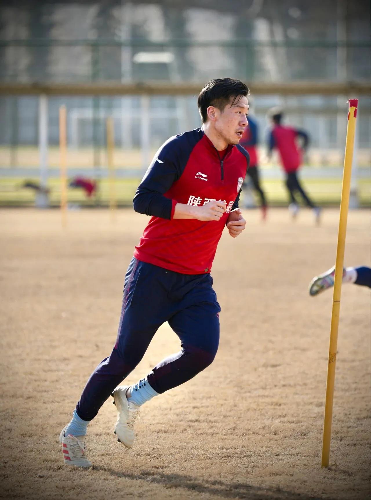 陕西长安竞技现有球员们继续在丈八基地进行赛季前的备战训练