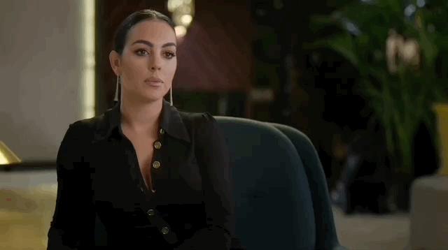 乔治娜晒c罗亲吻她脸颊照,乔治娜晒与c罗合照一生挚爱