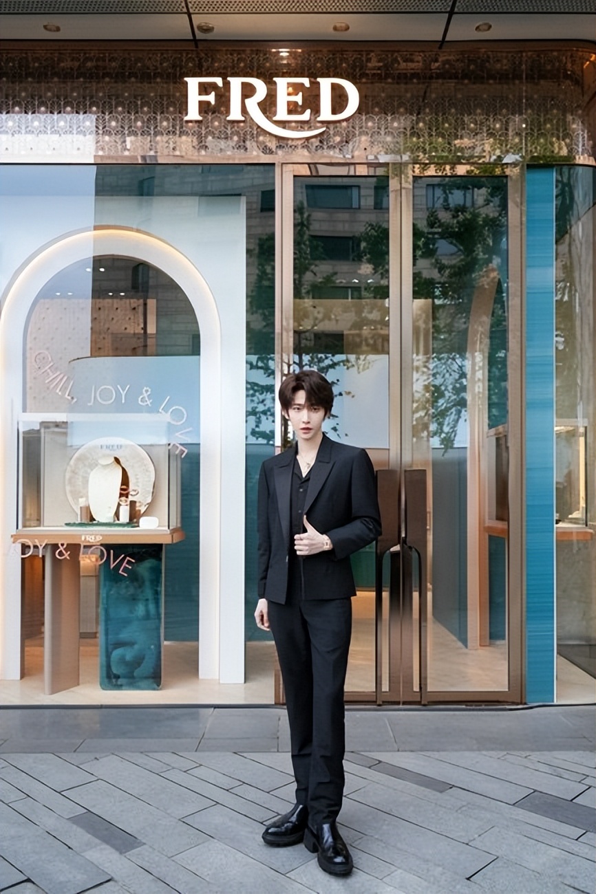 FRED斐登携手刘宇，庆祝杭州湖滨银泰in77精品店全新启幕