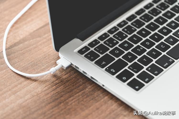 刚买的笔记本电脑充电的正确方法,电脑长时间不充电之后充电充不上