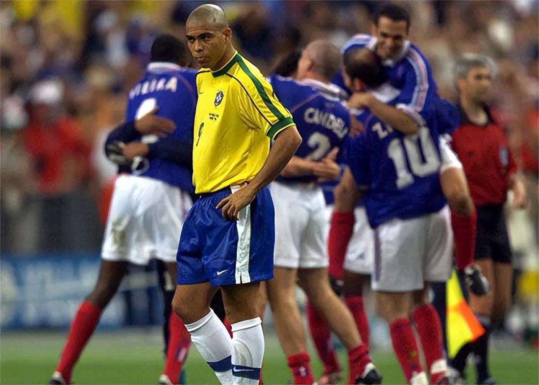 80后童年足球的回忆,童年的记忆踢足球作文