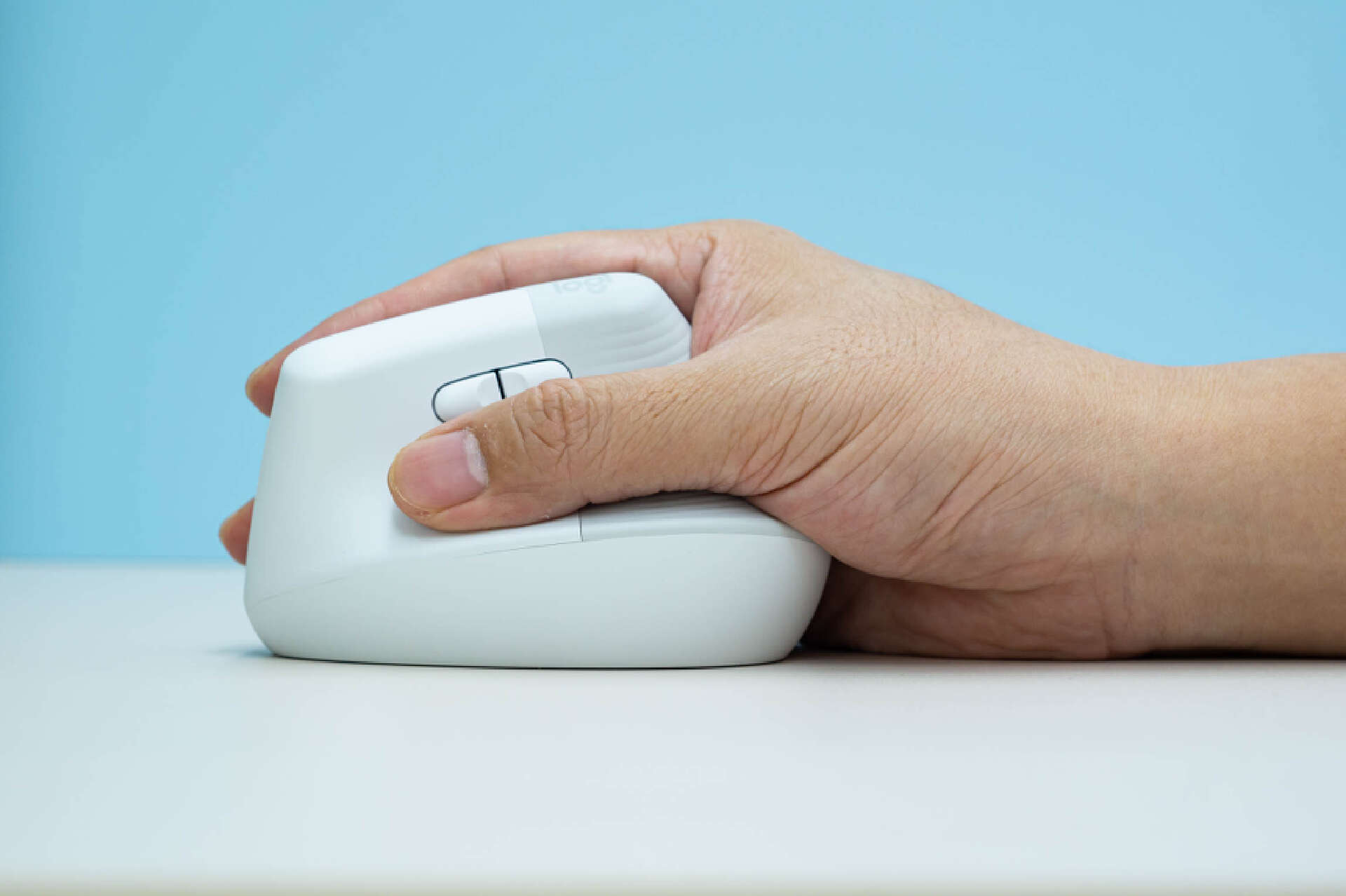 罗技垂直鼠标lift好用吗,罗技lift人体工学垂直鼠标