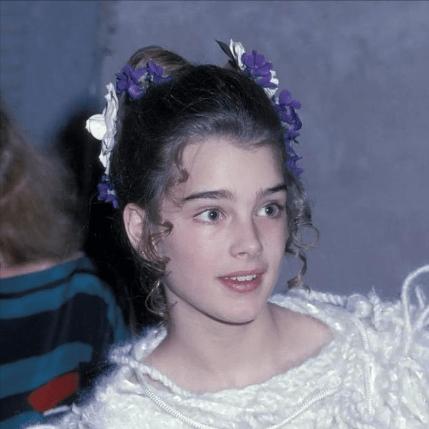 波姬·小丝：我10岁全裸出镜，20岁仍是完璧之身，往事已不堪回首