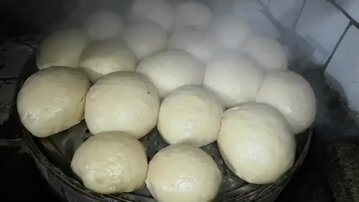 洪战辉12岁独自撑起家庭,洪战辉扛着废品上了火车