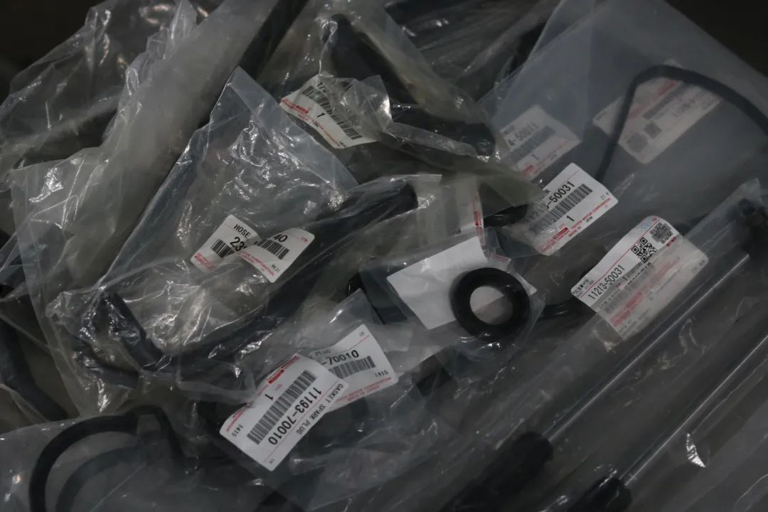 雷克萨斯ls430翻新修复,雷克萨斯ls430老车翻新作业