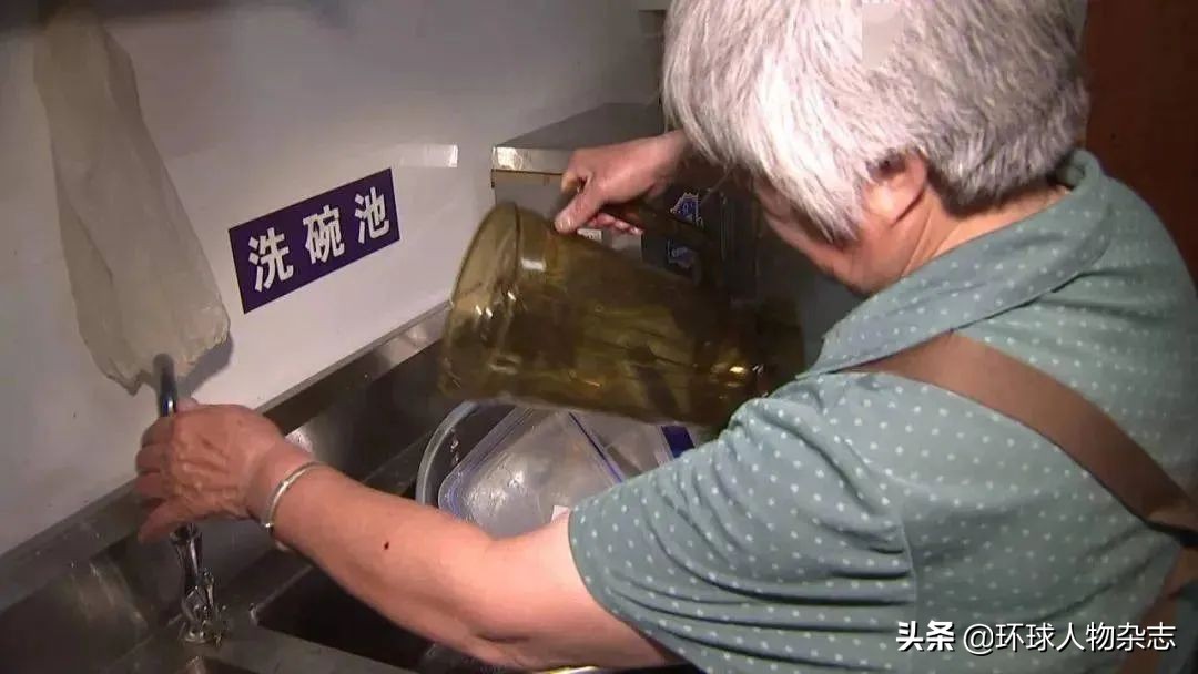 年近70，她终于靠洗碗还清了亡子欠的60万