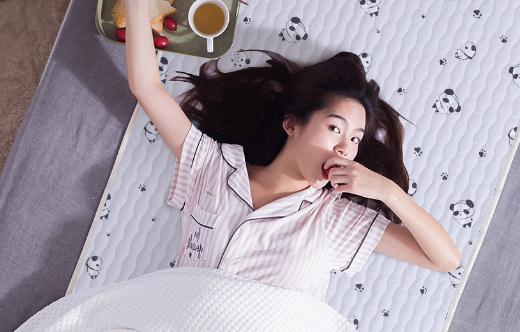 电热毯要买和床一样大吗,电热毯买恒温的还是制热的