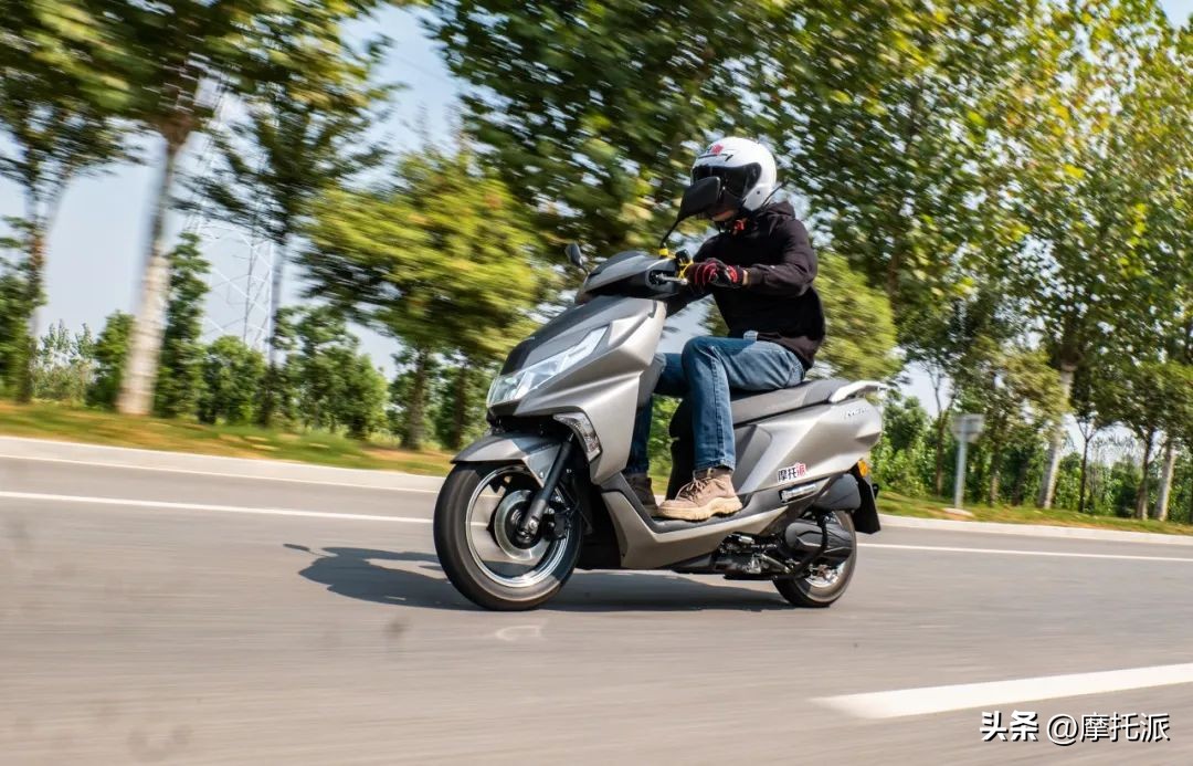 本田ncr125和铃木uy125实测,五羊本田摩托车踏板ncr125价格