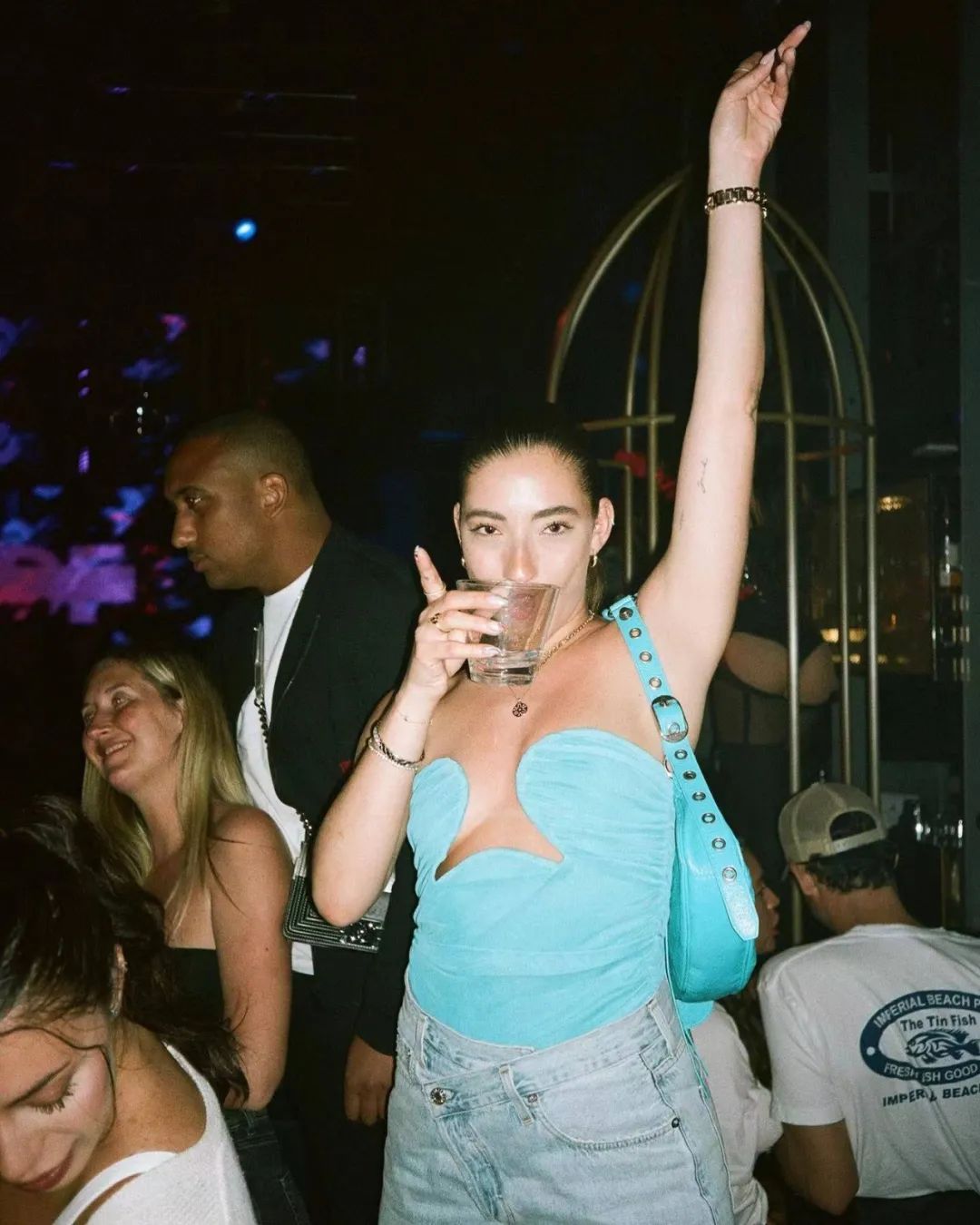 真出色！穆帅的宝贝女儿有颜值也要靠才华