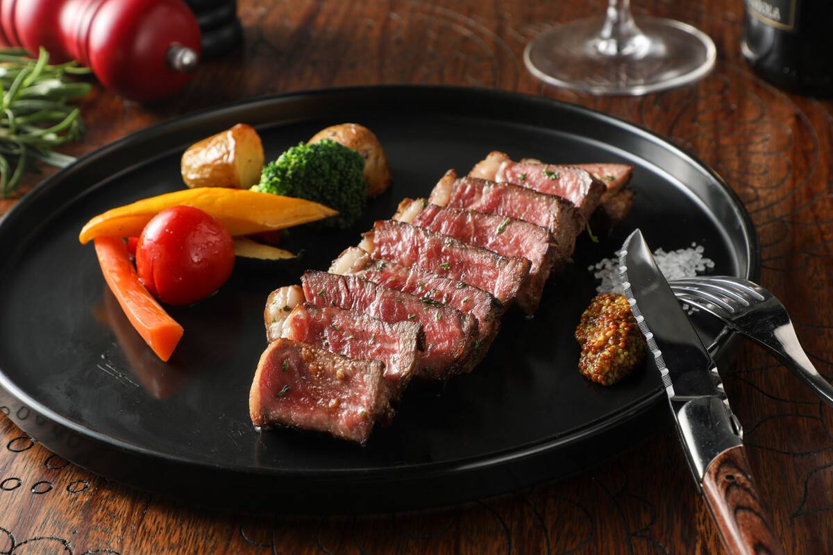 为什么西方人不吃猪肉爱吃牛肉,为什么外国人多吃牛肉少吃猪肉