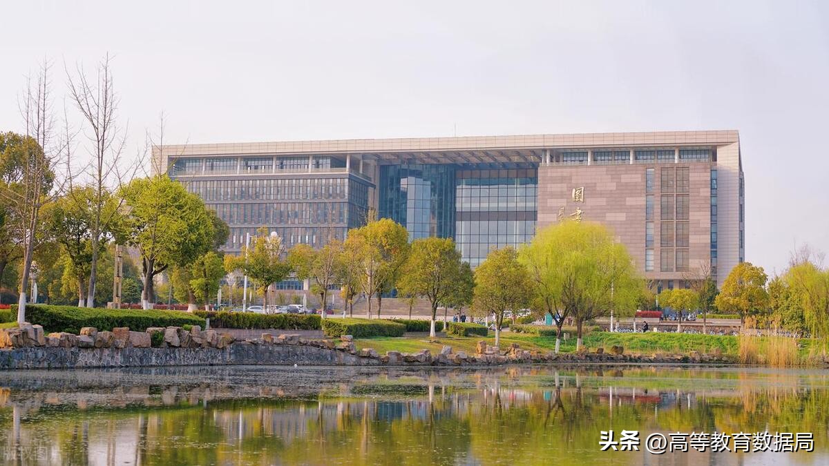 扬州大学和江苏师范大学哪个更好,扬州大学与江苏师范大学哪个好