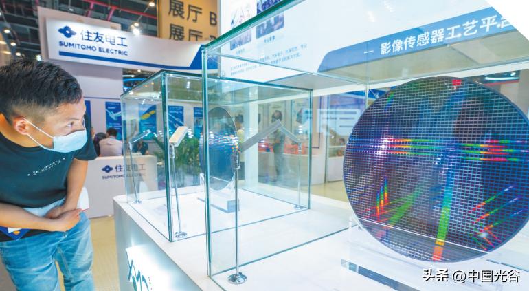 武汉新城新地标光谷之珠建成,建设中的武汉光谷新城