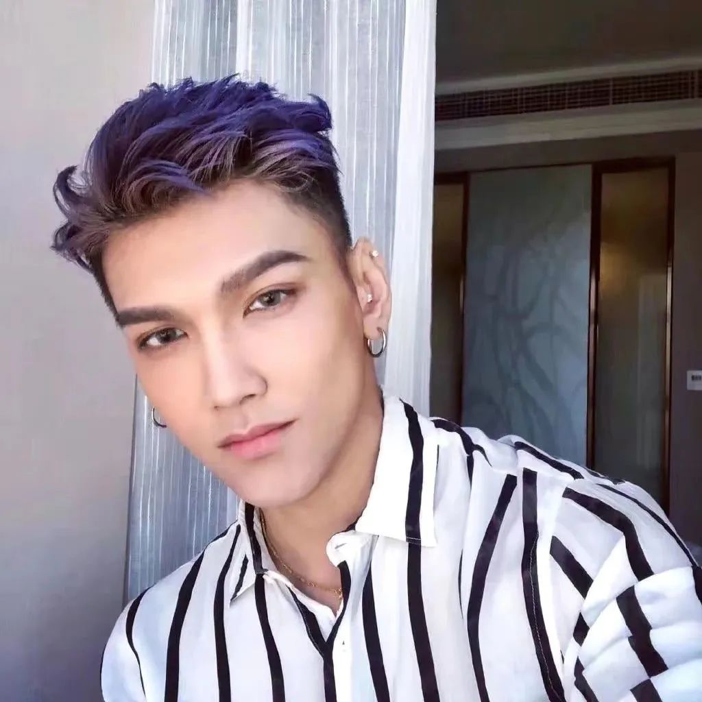 给明星化妆,明星给明星化妆