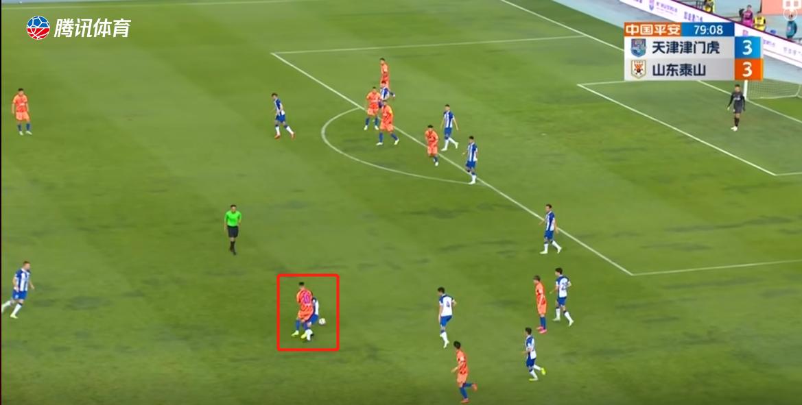 山东泰山队与天津津门虎冲突裁判,津鲁对决谁吃了红牌
