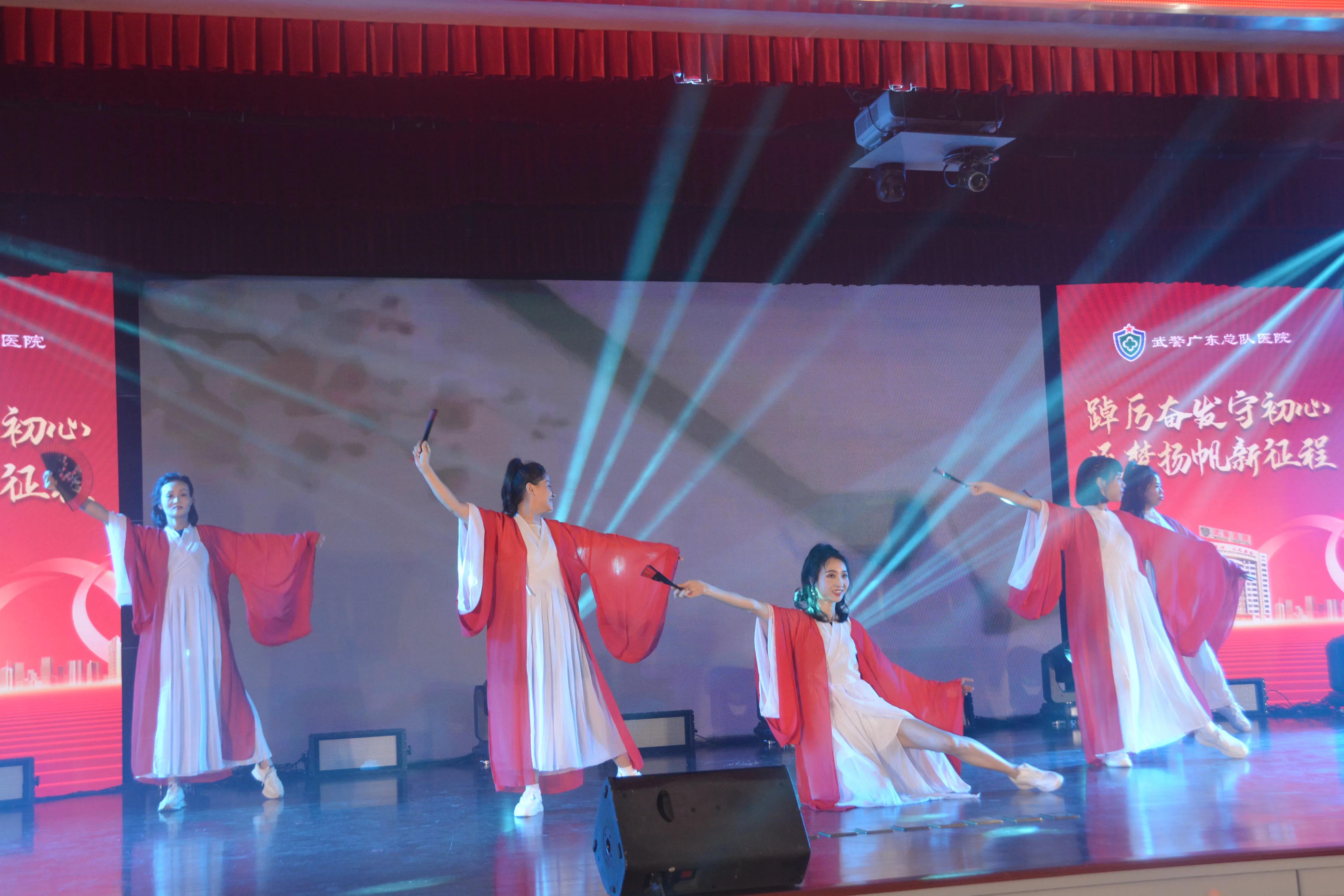 我市举办中国医师节表彰大会新闻,医院中国医师节表彰大会通知