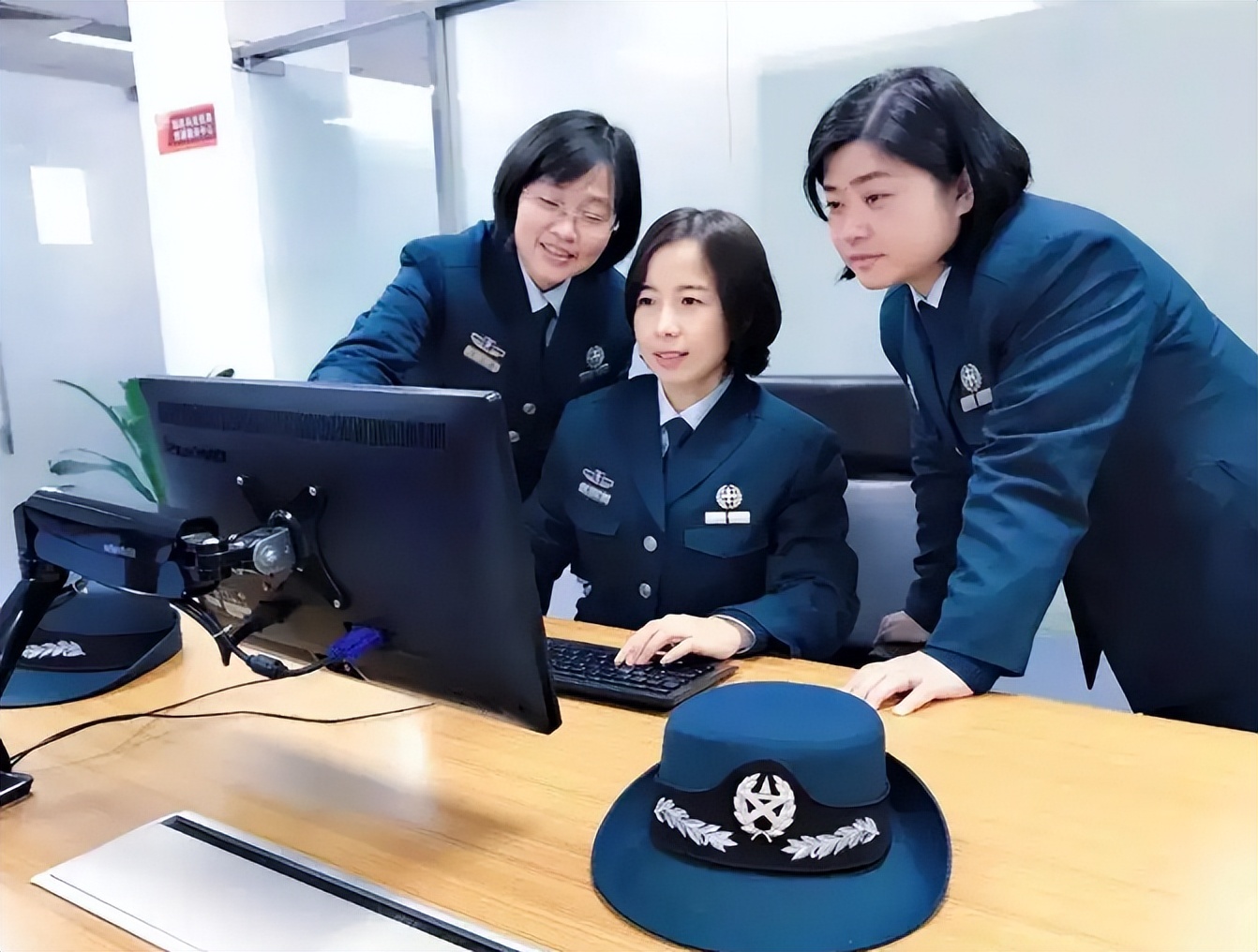 考军队文职一点都不懂的说说,军队文职真值得考嘛