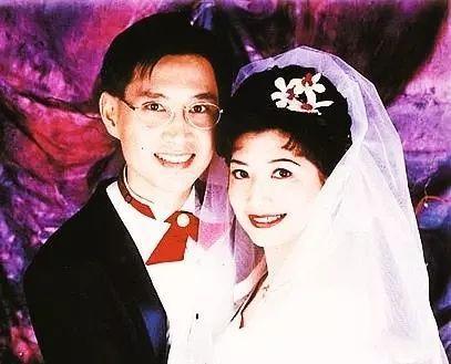 3个亦雌亦雄的大美女，一个46岁自杀，一个不婚不育，一个嫁富商