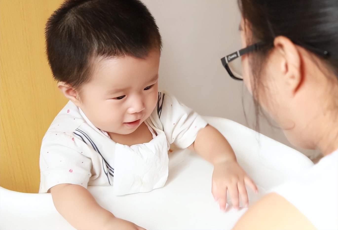 小婴儿大声叫怎么办,小婴儿突然尖叫大哭