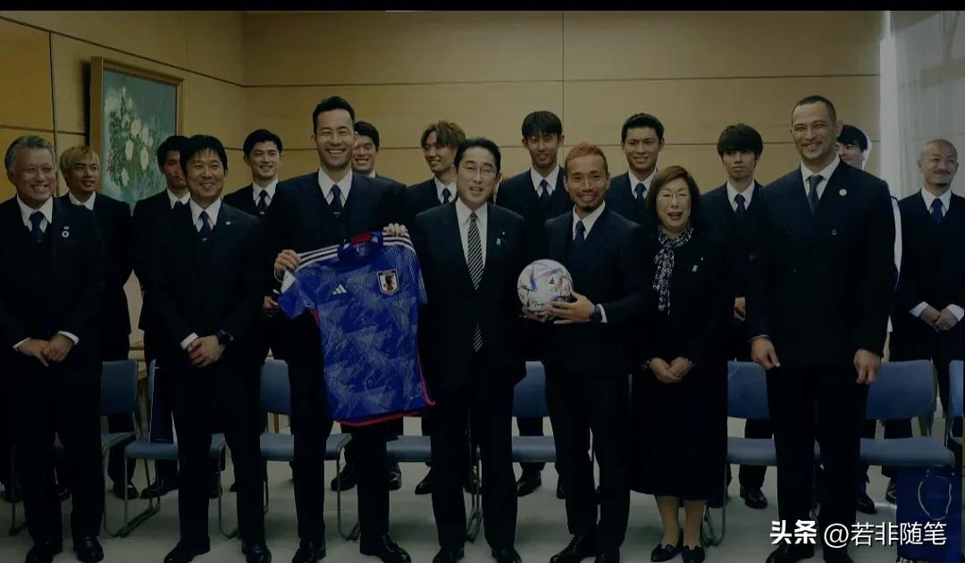 日本国足赛后发布会李铁,日本总统接见日本男足
