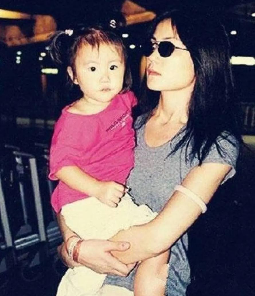 王菲和谢霆锋的感情有多深,王菲和谢霆锋分开多少年在一起