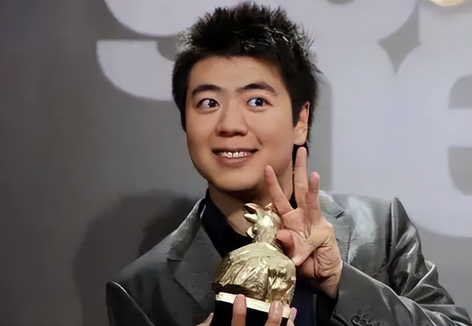 郎朗：钢琴为他带来了名与利，但同时也险些“毁”了他