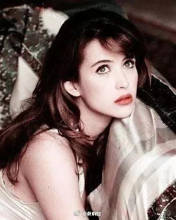 纵然心如蛇蝎，也会让人甘心为她俘获，永远美丽的“法兰西玫瑰”