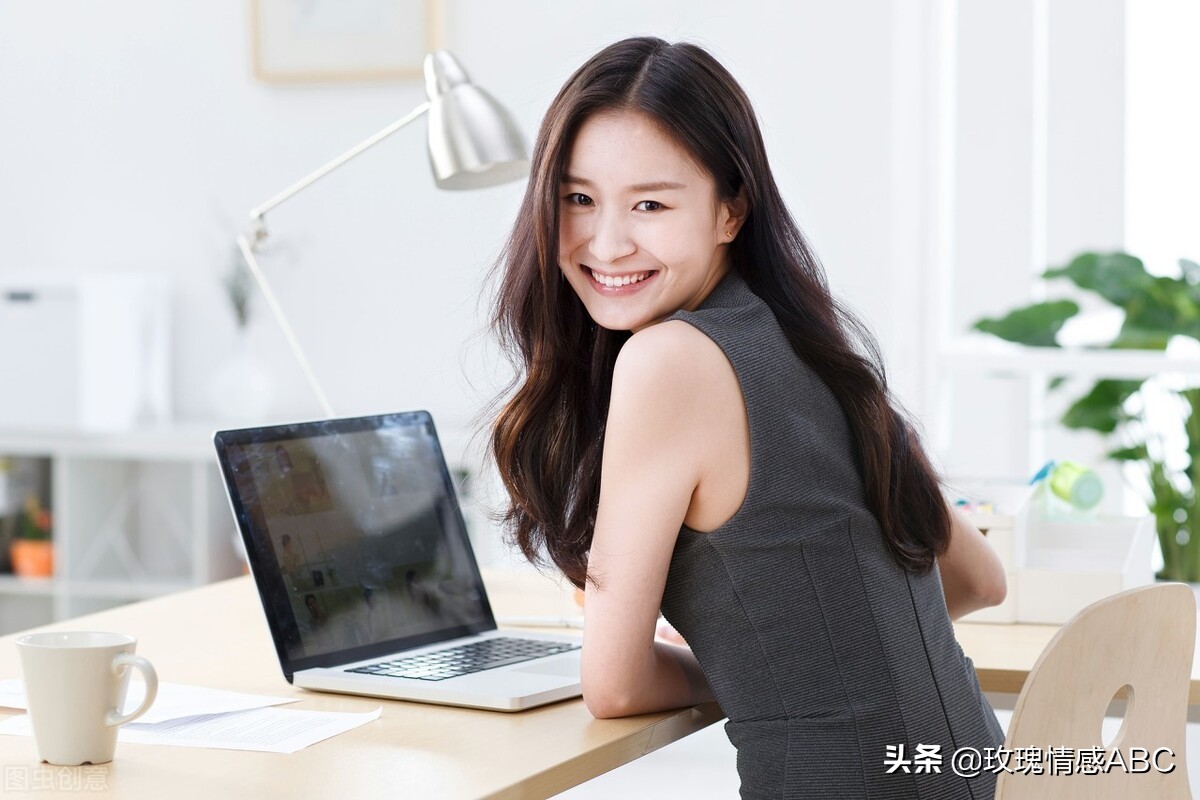 49岁女人倾诉：我工资比老公高，老公反而不高兴，问题出在哪了