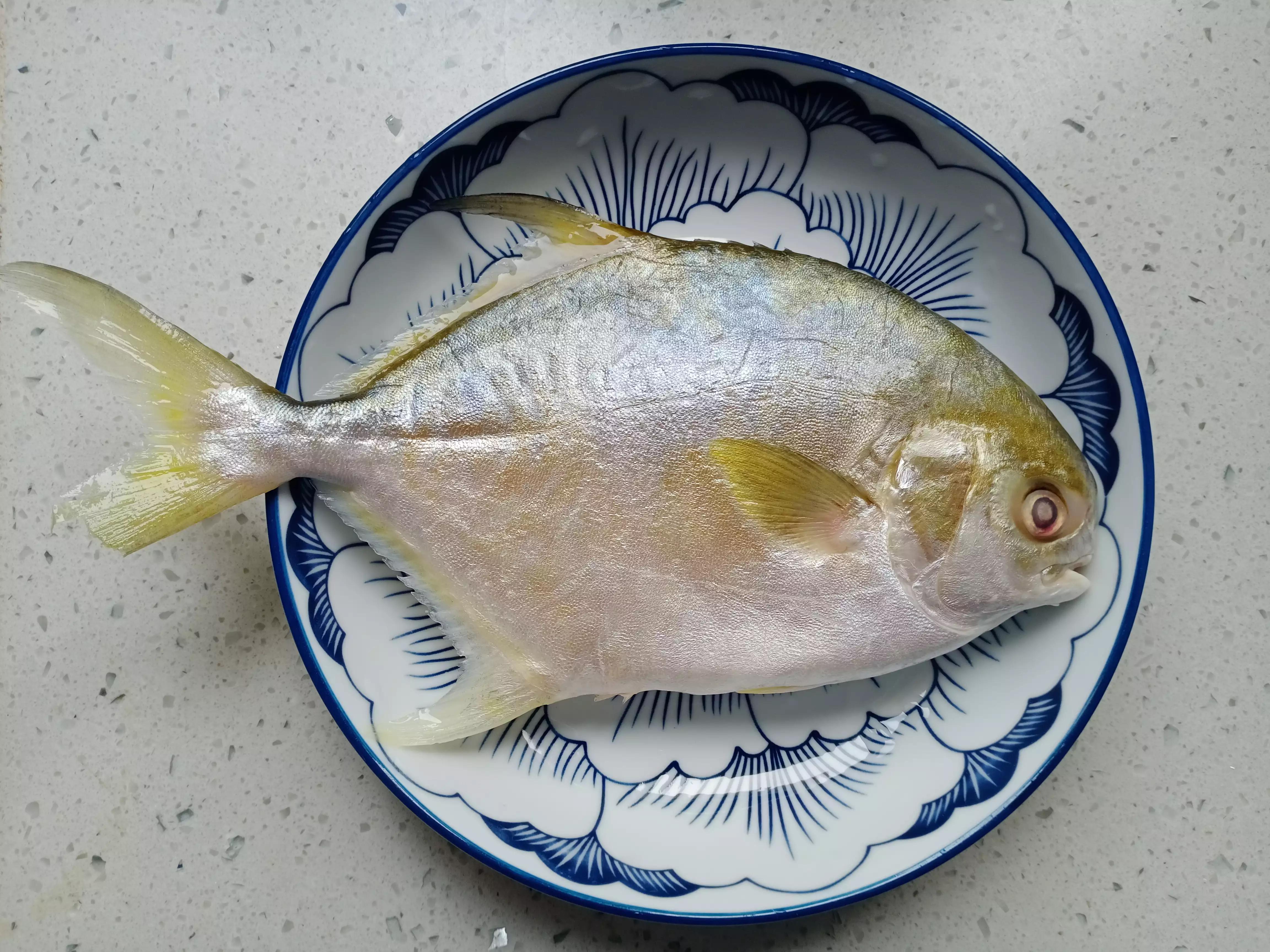 清蒸金鲳鱼用放醋吗,清蒸金鲳鱼花式改刀