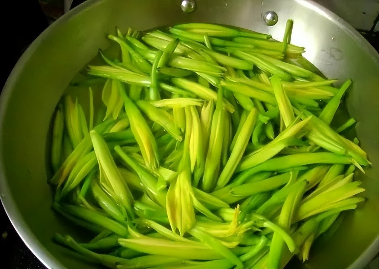 云南一年四季都有野生菌中毒的吗,云南吃野生菌中毒回家回锅