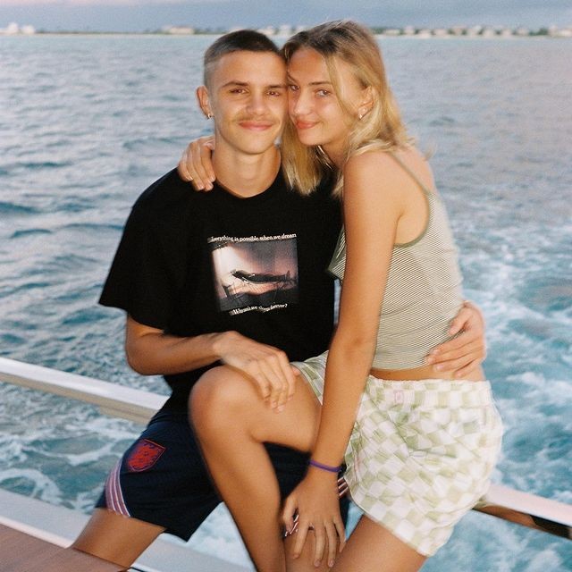 小贝和二公子视频,小贝蕾丝吊带背心