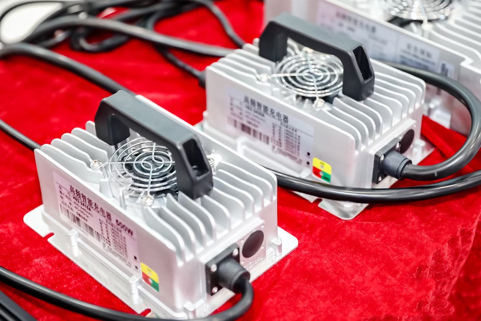 铅酸电池充电器多功能,铅酸充电器可以给锂电池充电吗