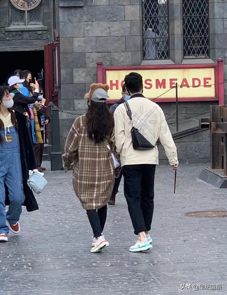 马龙携娇妻同游环球,马龙陪老婆旅游