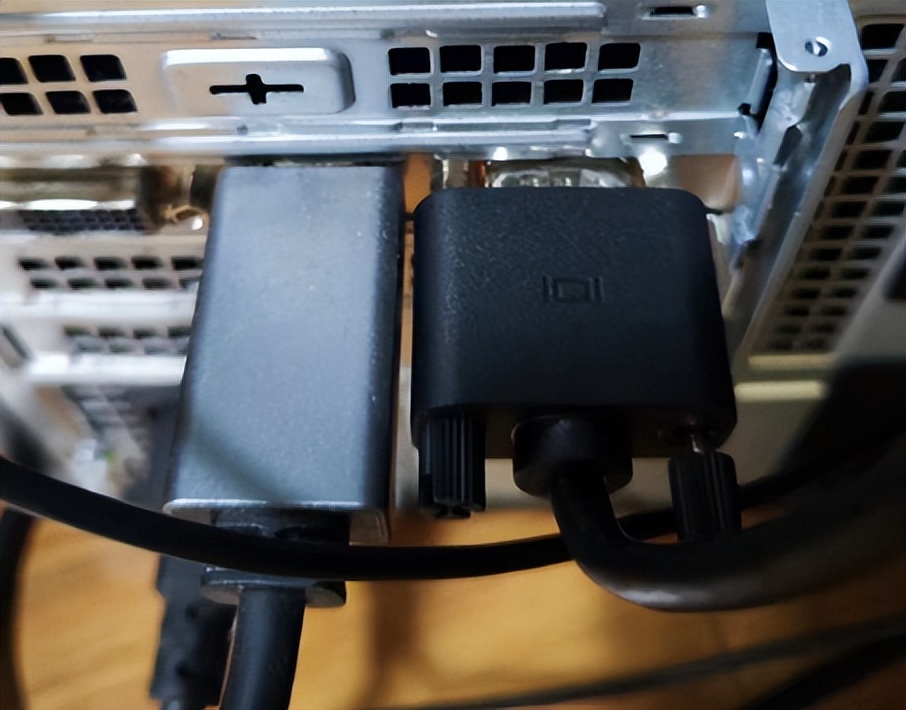 windowsxp如何设置一机双屏,wincc怎么分两个屏幕操作