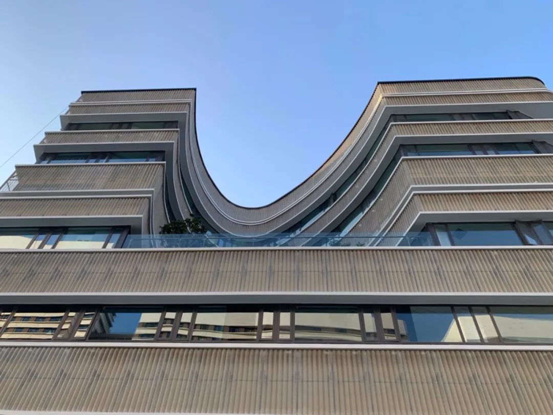 花园式医院设计效果图,医院空间设计简洁温馨