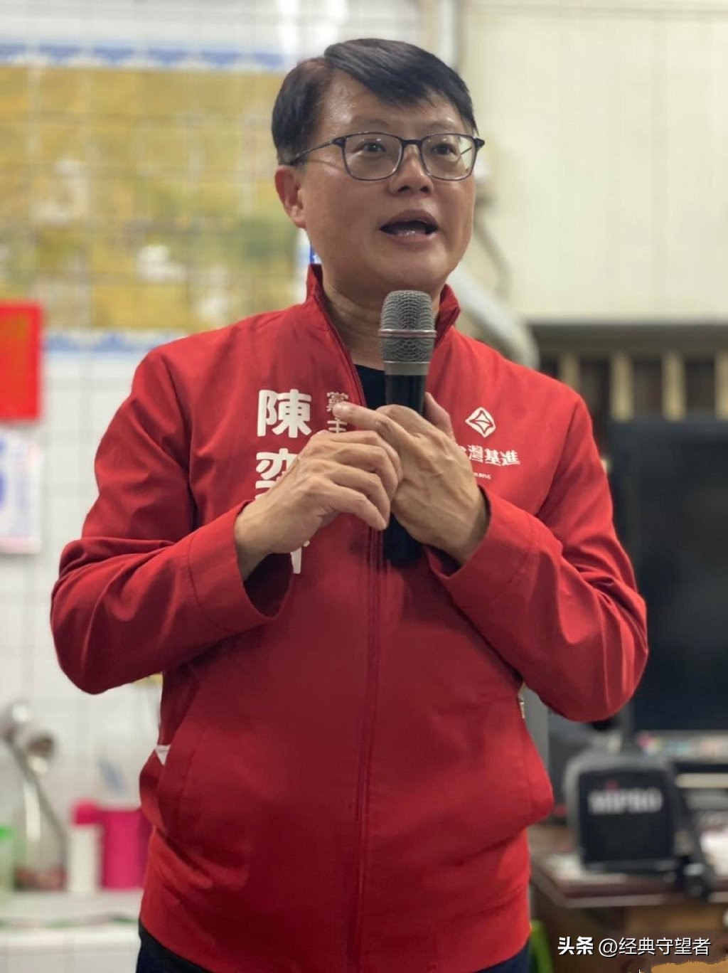 台湾基进*党**在国庆节公然损毁五星红旗，统一之后势必要严惩不贷