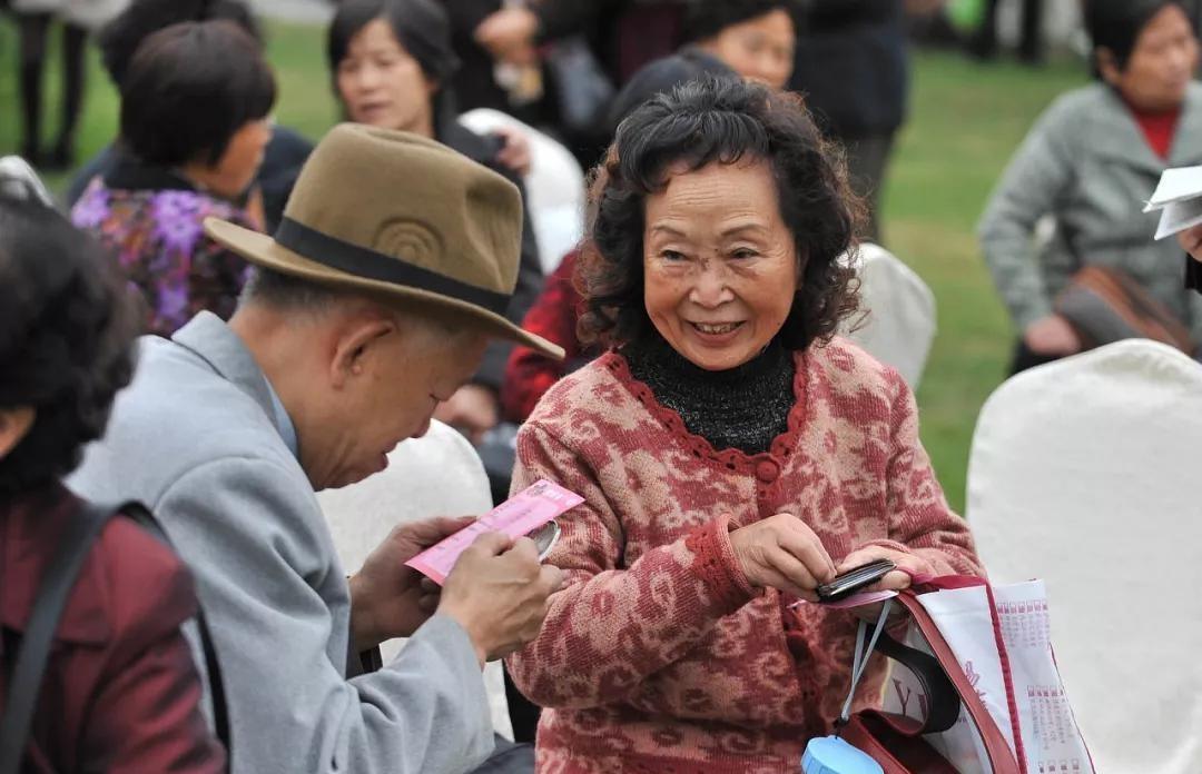 人老了要不要把钱留给儿女,人老了不要指望儿女