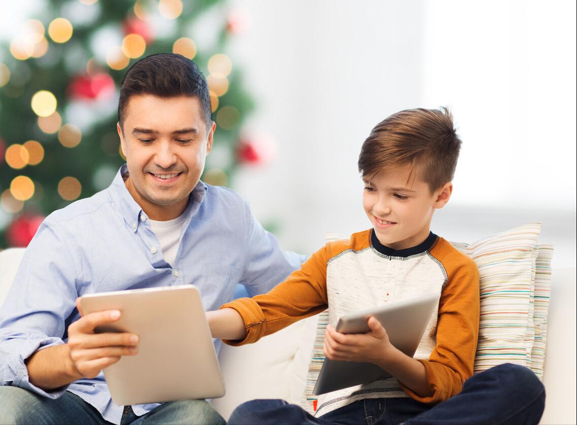 孩子爱玩手机咋办啊,孩子爱玩手机怎么办