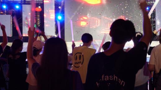 脱离饭圈后,站姐、“私生”与数据女工去哪儿了?