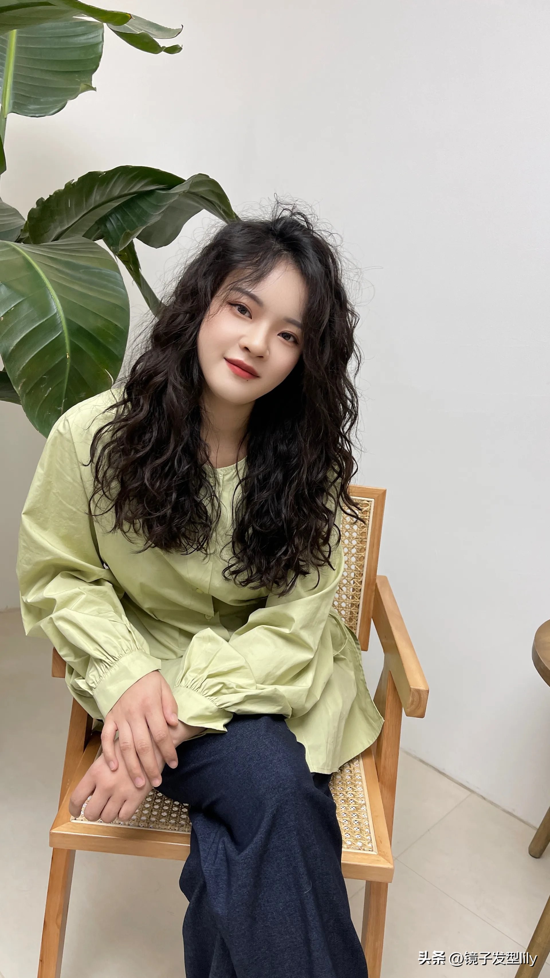 短发烫发女2021流行小卷发型减龄,2020年最火短发小卷花样多点的